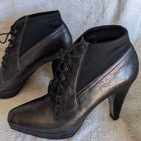 Donald Pliner Hoa ankle bootie, size 10 - Picture 2 of 7